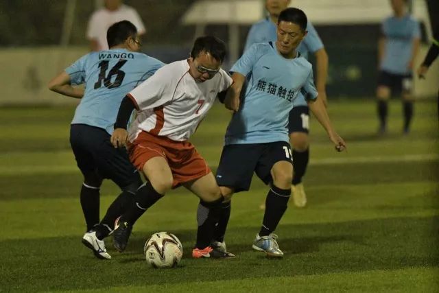 精选双色球推荐：王振龙中2等220万 小霸王中5+1